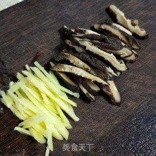 香菇鸡丝粥的做法步骤：5