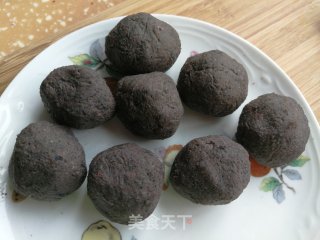 广式蛋黄豆沙月饼的做法步骤：6
