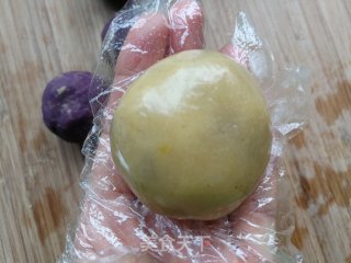 广式蛋黄豆沙月饼的做法步骤：10
