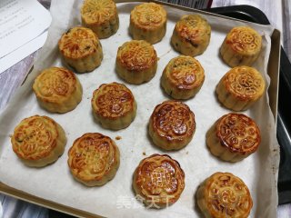 广式蛋黄豆沙月饼的做法步骤：15