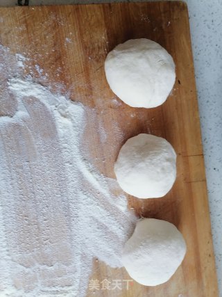 灯笼豆沙卷的做法步骤：4