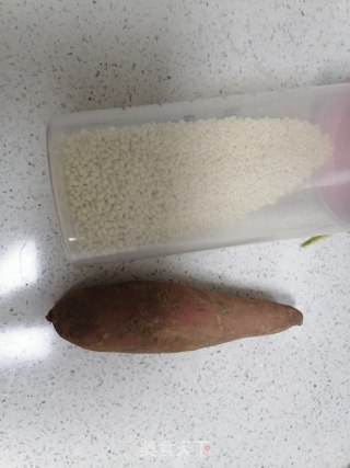 蜜薯糯米粥的做法步骤：1