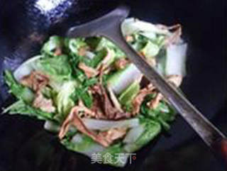鸡棕菌炒五号菜的做法步骤：3