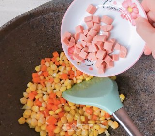 玉米粒炒火腿肠的做法步骤：6