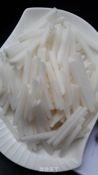 白萝卜炒猪肉的做法步骤：1
