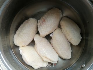 黑木耳烧鸡翅的做法步骤：3