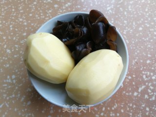 黑木耳土豆炖排骨的做法步骤：4