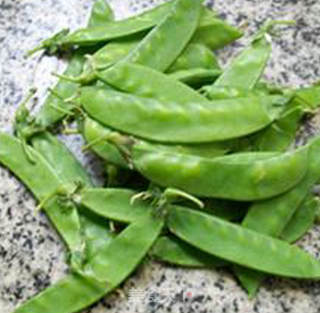 荷兰豆鲜百合的做法步骤：1