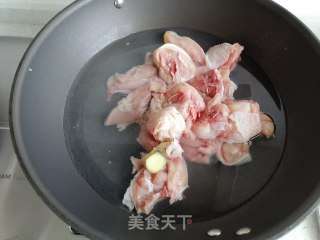毛豆烧鸡块的做法步骤：2