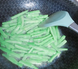 炒五季豆的做法步骤：3