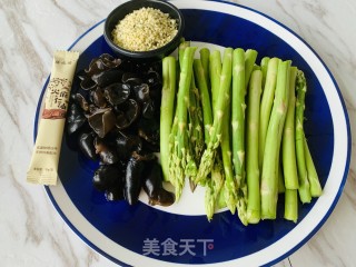 火麻奶芦笋鲜香浓汤的做法步骤：1