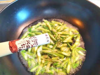 火麻奶芦笋鲜香浓汤的做法步骤：4