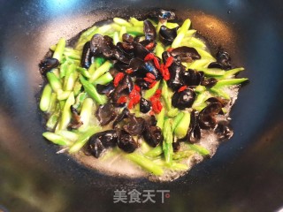 火麻奶芦笋鲜香浓汤的做法步骤：5