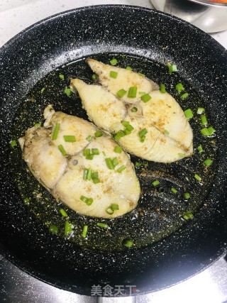 香煎马鲛鱼的做法步骤：6
