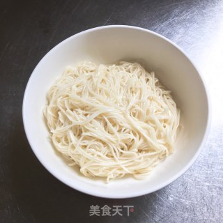 辣酱葱油拌面的做法步骤：5