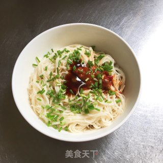 辣酱葱油拌面的做法步骤：6