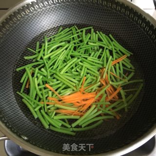 拌红薯杆的做法步骤：2