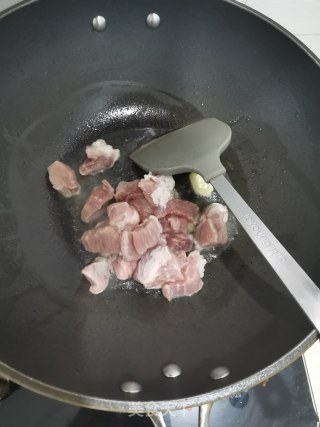 胡萝卜土豆烧肉的做法步骤：3