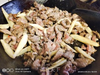 牛肉嫩姜炒黄瓜的做法步骤：5