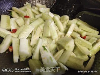 牛肉嫩姜炒黄瓜的做法步骤：7