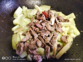 牛肉嫩姜炒黄瓜的做法步骤：8