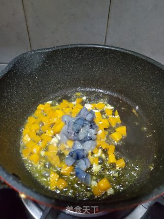 南瓜虾仁炒饭的做法步骤：6