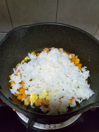 南瓜虾仁炒饭的做法步骤：7