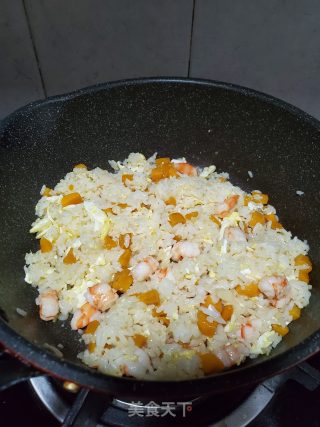 南瓜虾仁炒饭的做法步骤：8
