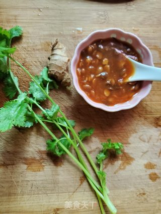 豆酱蒸黄花鱼的做法步骤：2