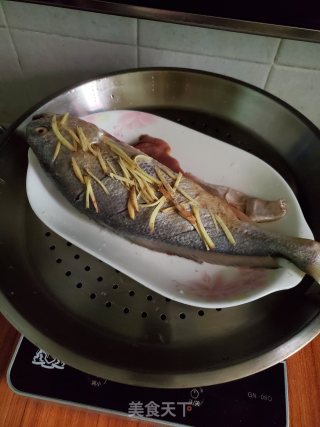 豆酱蒸黄花鱼的做法步骤：5
