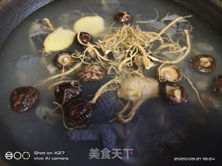 乌鸡香菇人参汤的做法步骤：2