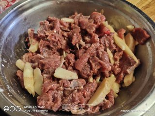 嫩姜炒牛肉的做法步骤：2