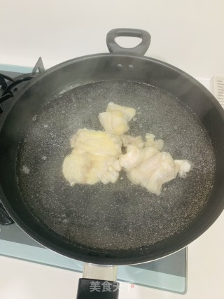麻辣焖牛筋的做法步骤：1