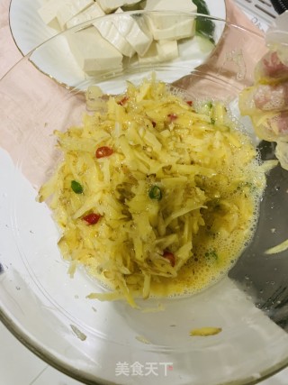 土豆丝煎鸡蛋饼的做法步骤：2