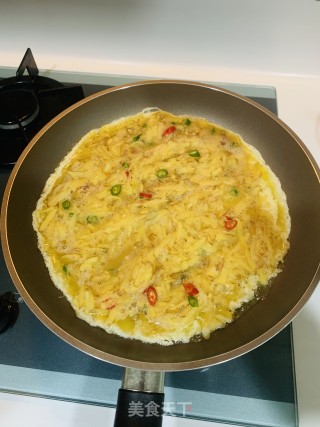 土豆丝煎鸡蛋饼的做法步骤：4