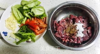 小炒牛肉#快手小炒#的做法步骤：2