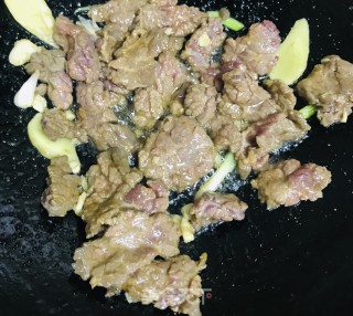 小炒牛肉#快手小炒#的做法步骤：7