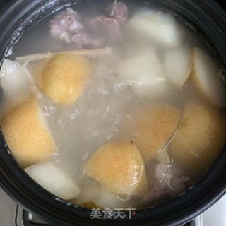 雪梨沙参玉竹煲排骨的做法步骤：8