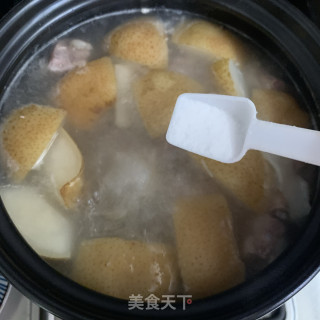雪梨沙参玉竹煲排骨的做法步骤：9