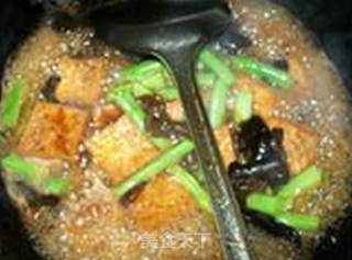 梅豆黑木耳烧豆腐的做法步骤：8