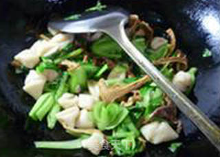 鸡棕菌小青菜炒面疙瘩的做法步骤：14