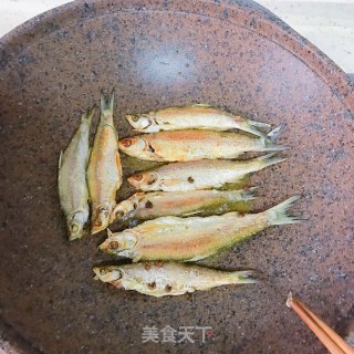 香煎刁子鱼的做法步骤：10