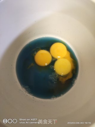 蓝蝴蝶蝶豆花戚风蛋糕的做法步骤：2
