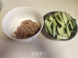 肉片炒黄瓜的做法步骤：2