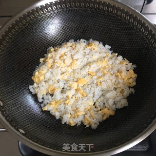 老干妈炒饭的做法步骤：2