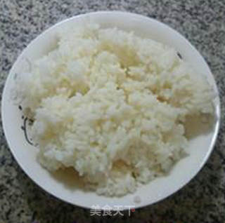 酸菜鱿鱼头炒饭的做法步骤：1