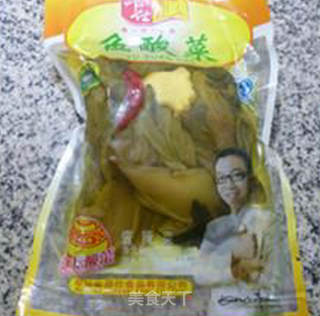 酸菜鱿鱼头炒饭的做法步骤：3
