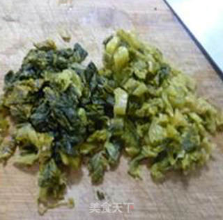 酸菜鱿鱼头炒饭的做法步骤：4