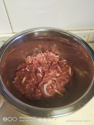 油豆腐煮牛肉的做法步骤：2