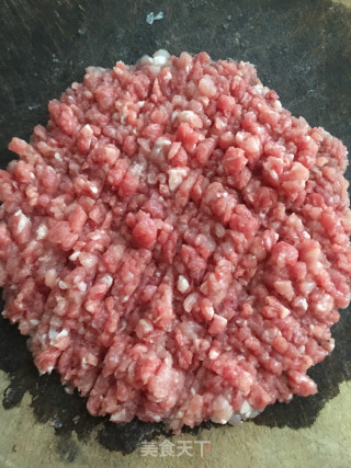 洋葱猪肉饼的做法步骤：2